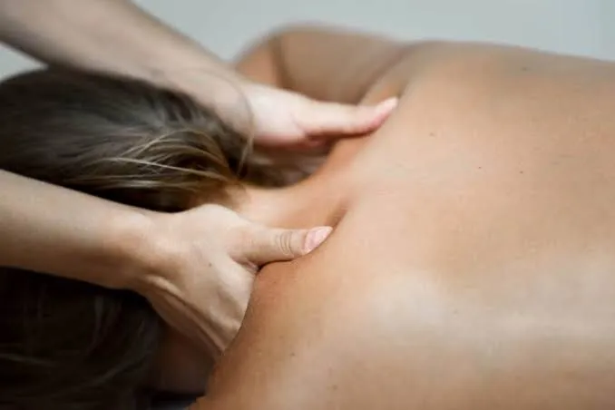 Masaje Descontracturante Espalda y Aromaterapia (40 min) Dama (Valor: 34.000)