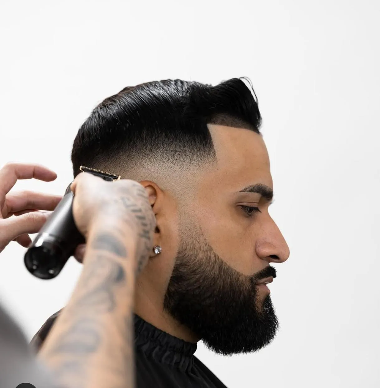 Combo Barbado: Corte Degradado + Cejas + Barba