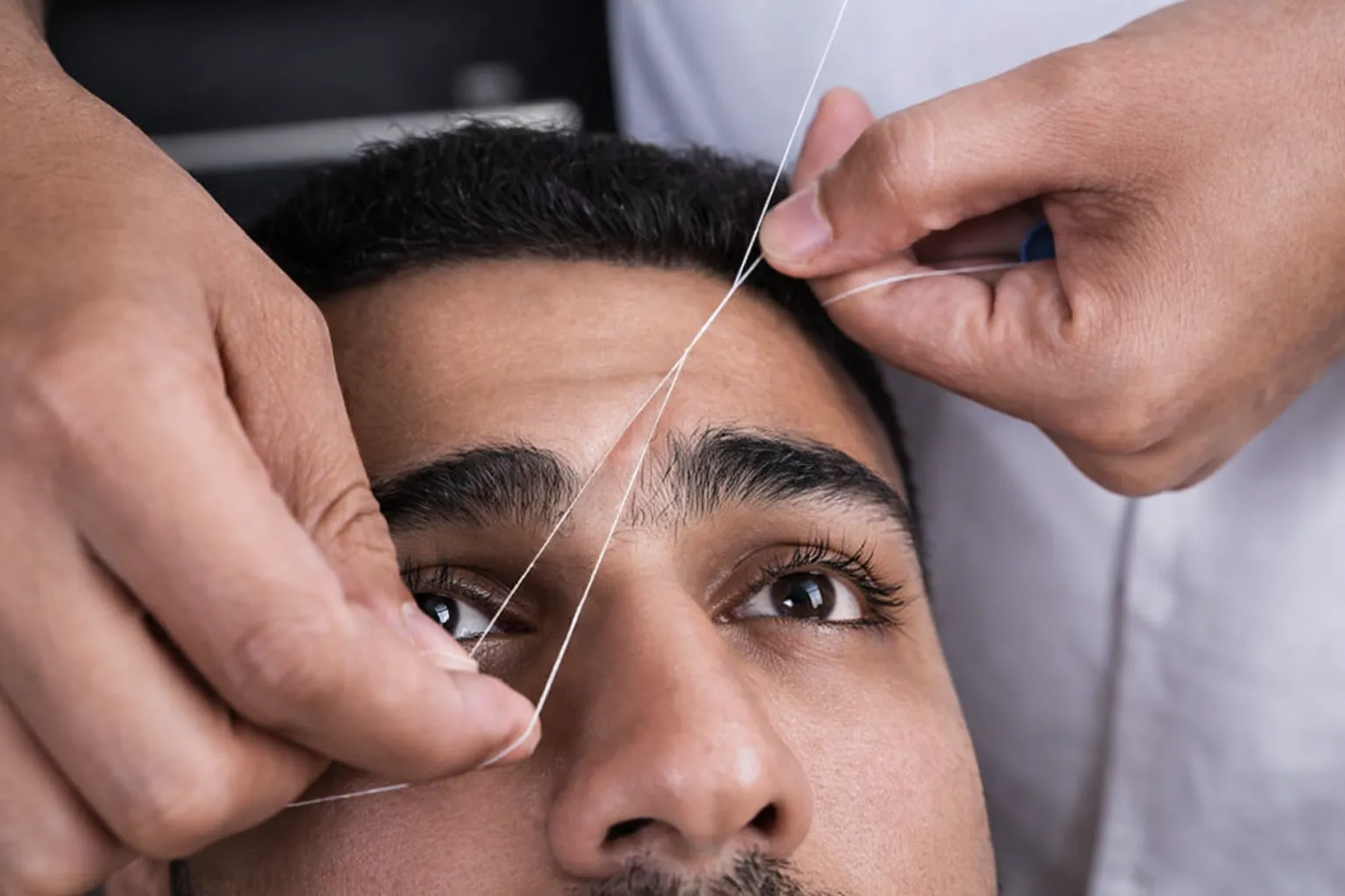 Perfilado De Cejas Con Hilo