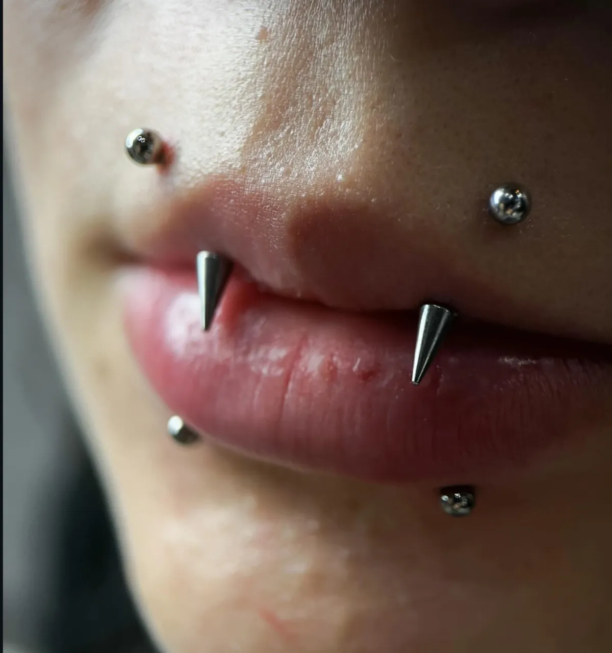 Perforación/ labios  dobles