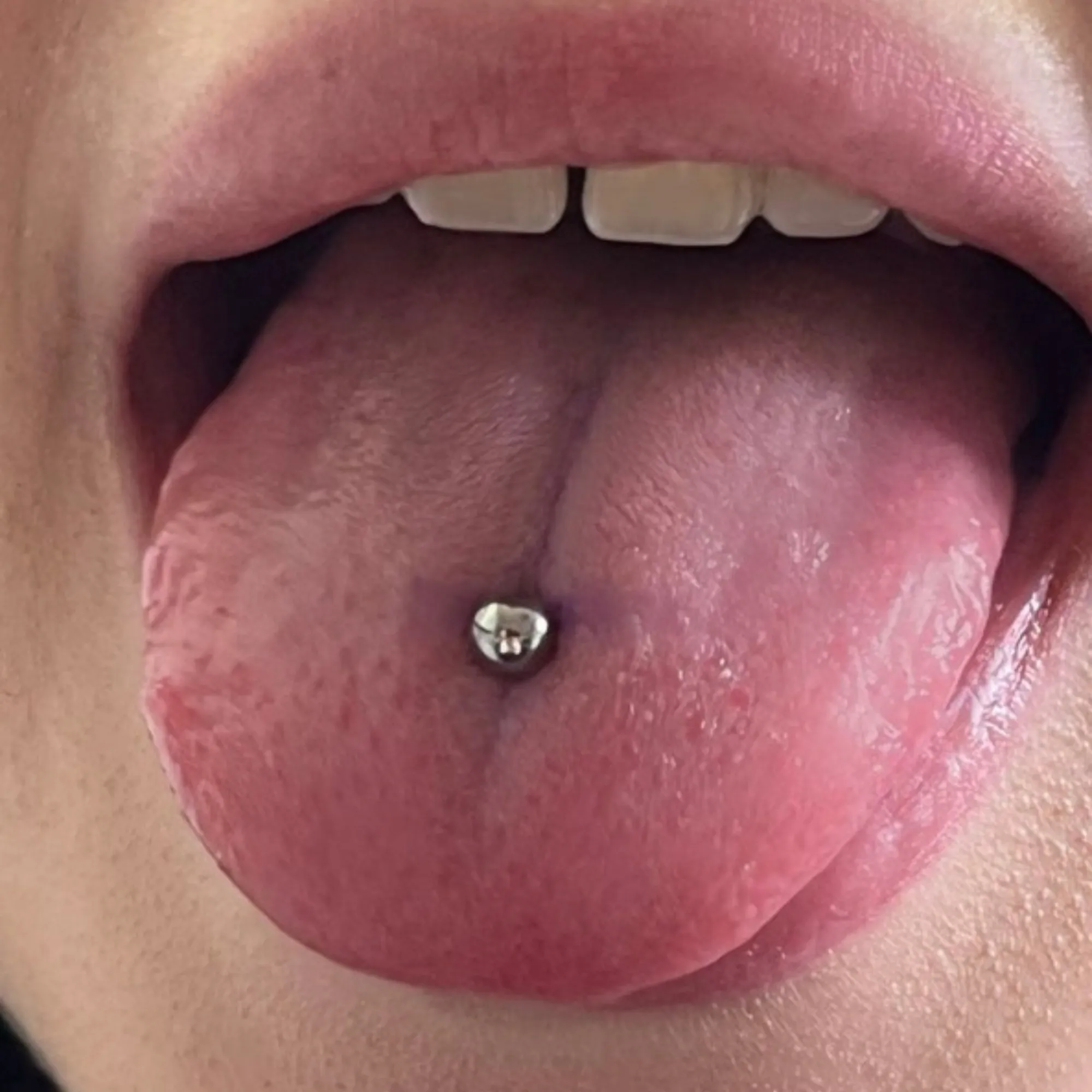 Perforacion/ piercing  lengua 