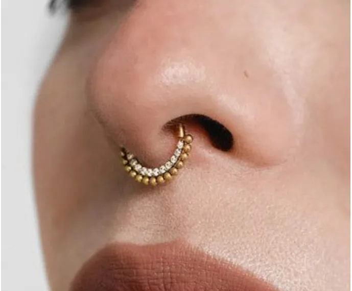 Perforación/ piercing septum 