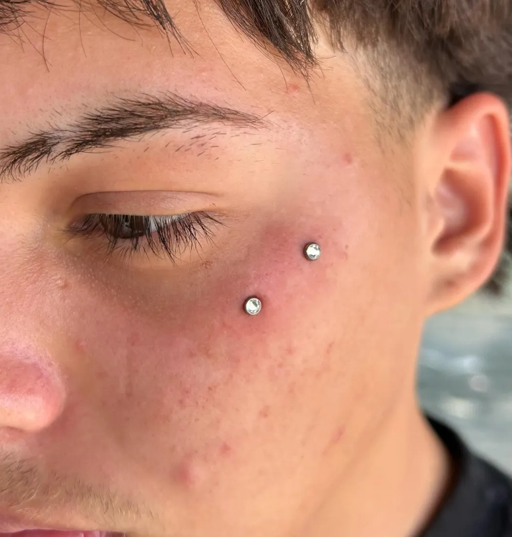 Piercing /  surface 