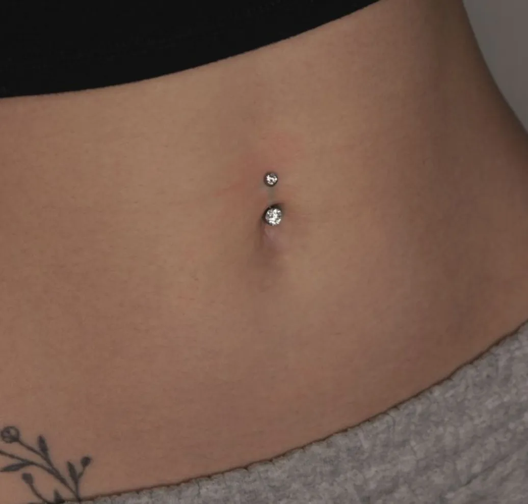  Perforación/ piercing navel