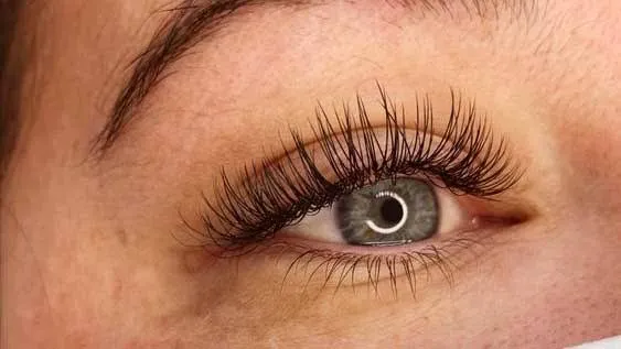 Extensiones clásicas de pestañas