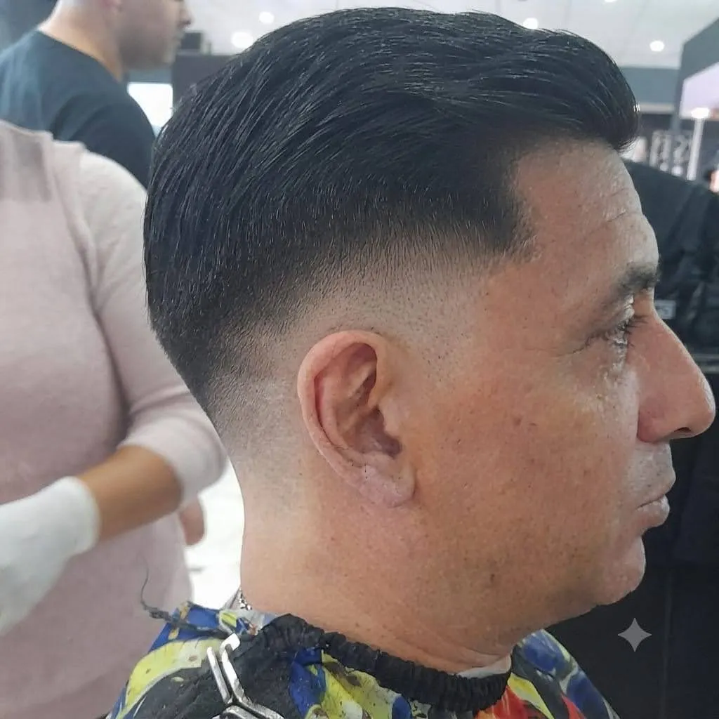 Mid Fade + Peinado Clásico