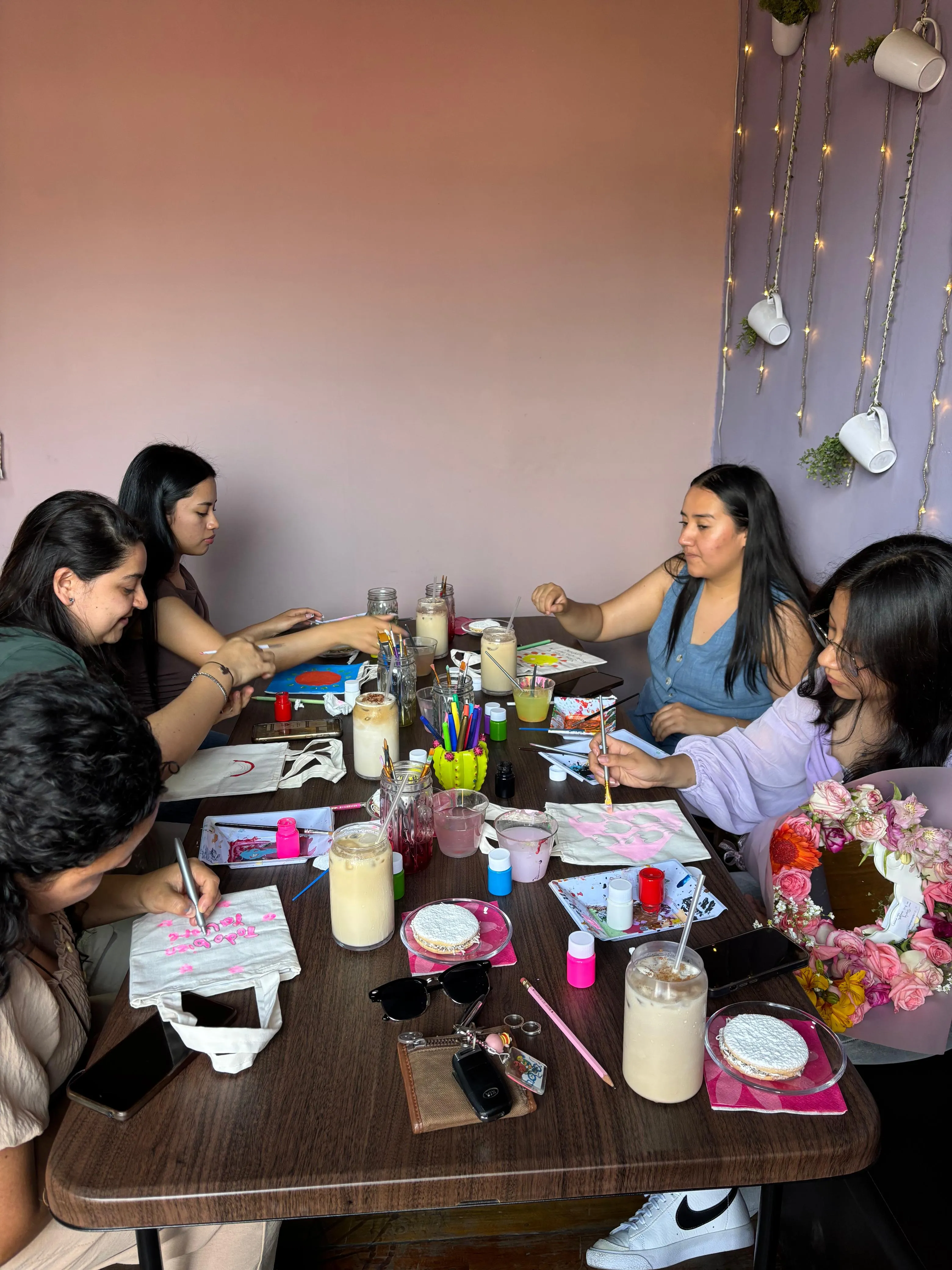 Girls dates 5 personas