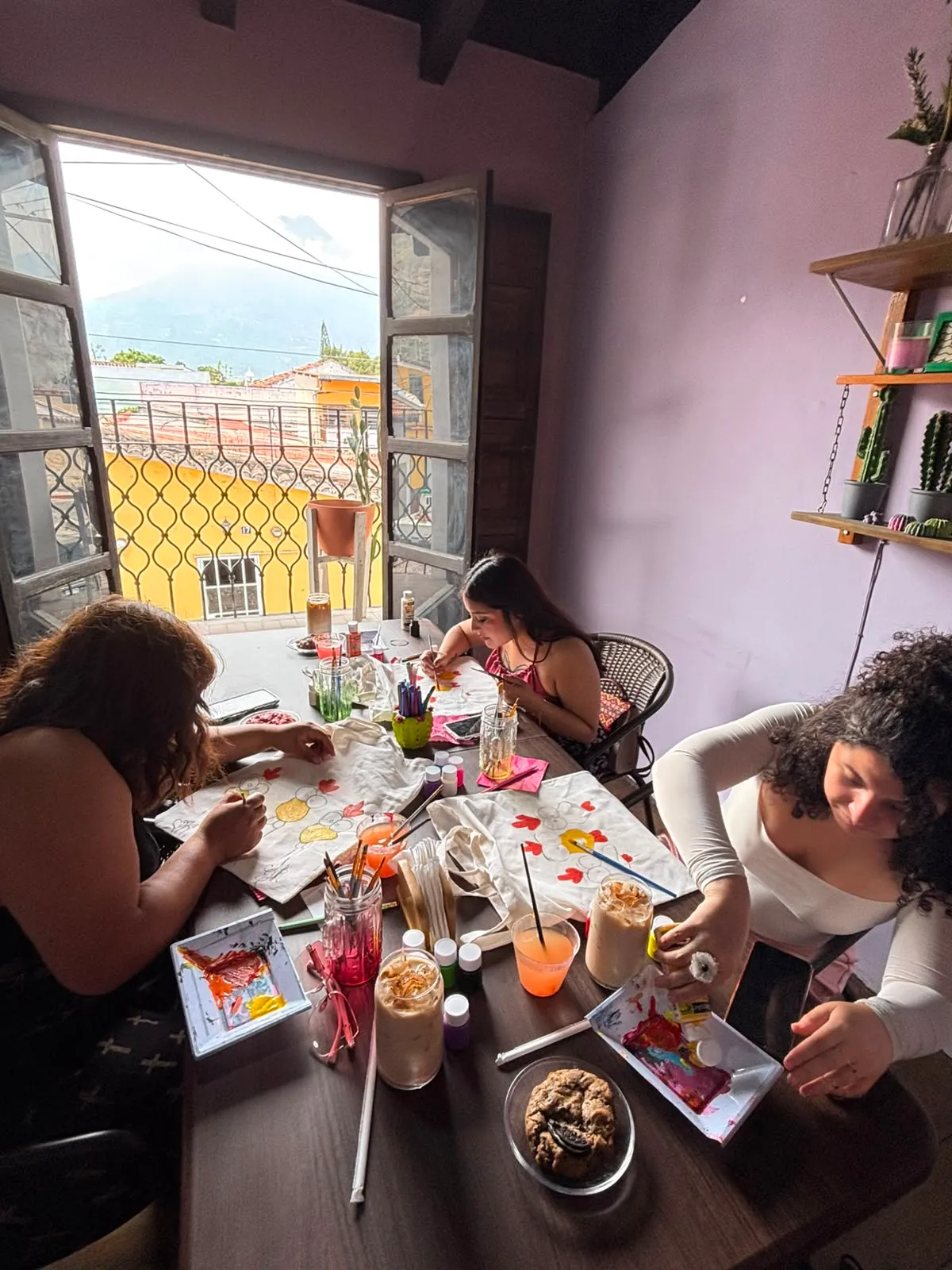 Girls dates 3 personas